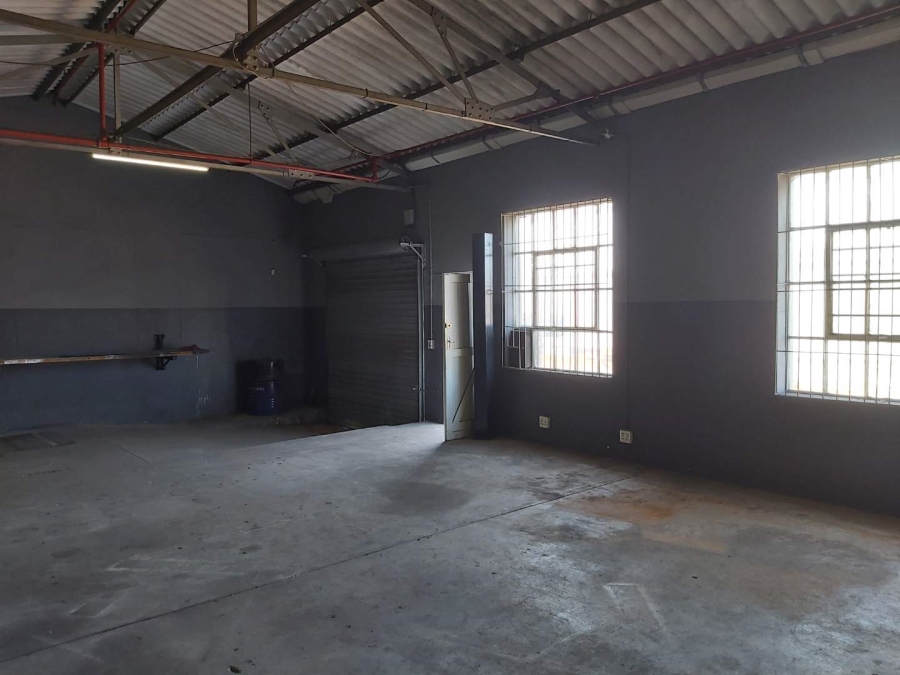 To Let commercial Property for Rent in Sidwell Eastern Cape